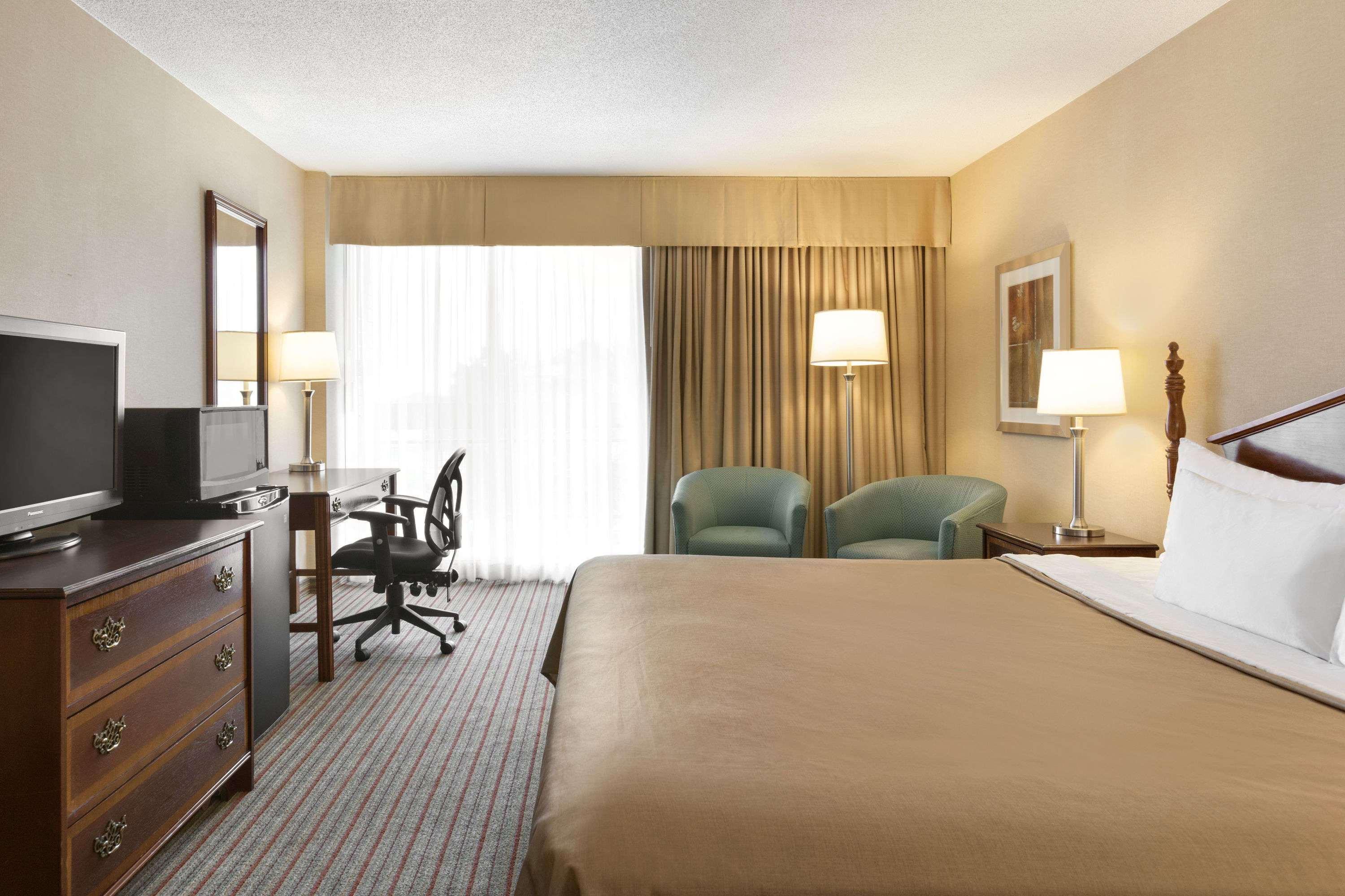 รามาดา ออน เดอะ เบย์ คอนเฟอเรนซ์ รีสอร์ต เบลวีล Hotel เบลวิลล์ ภายนอก รูปภาพ