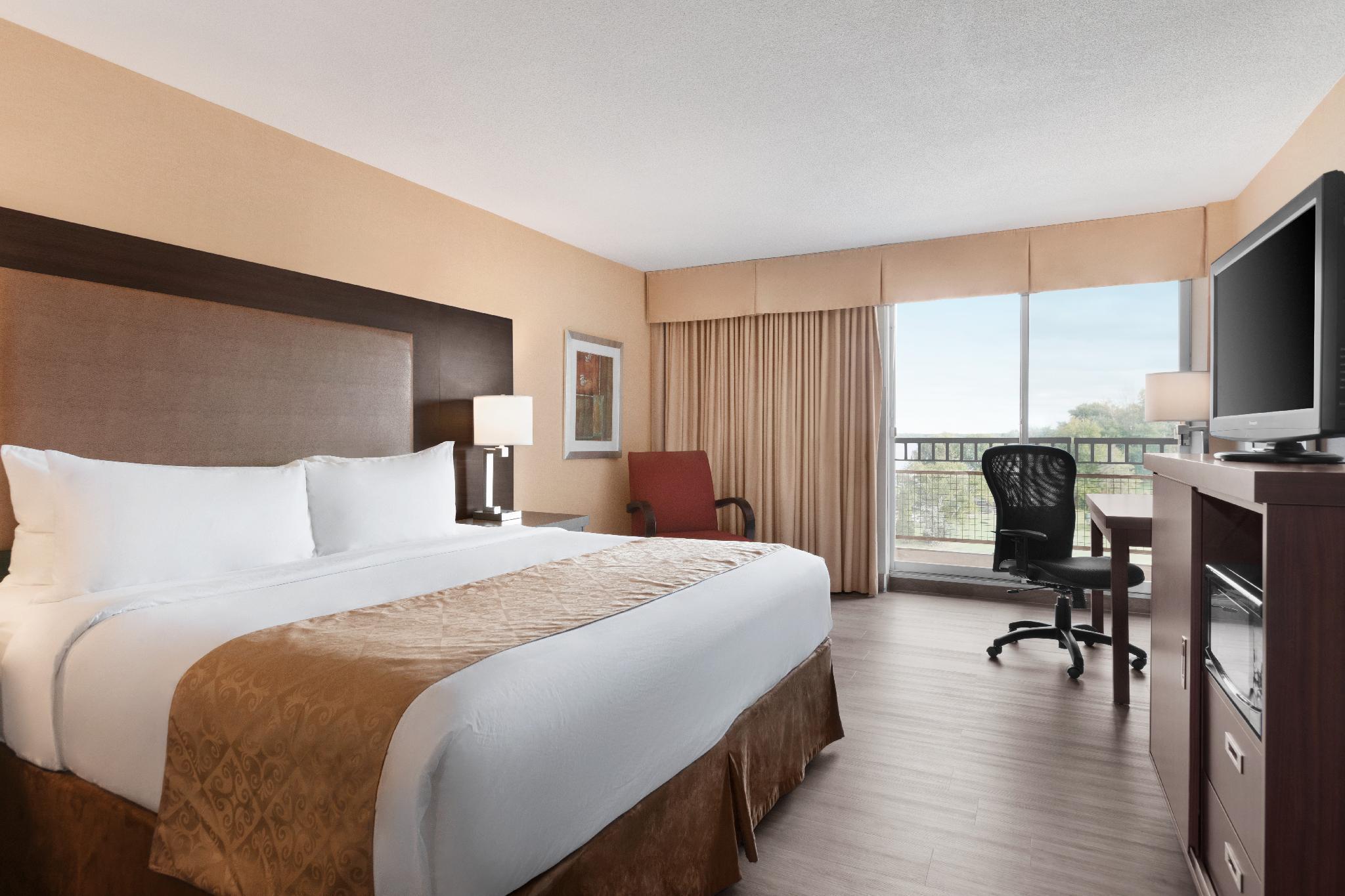 รามาดา ออน เดอะ เบย์ คอนเฟอเรนซ์ รีสอร์ต เบลวีล Hotel เบลวิลล์ ภายนอก รูปภาพ