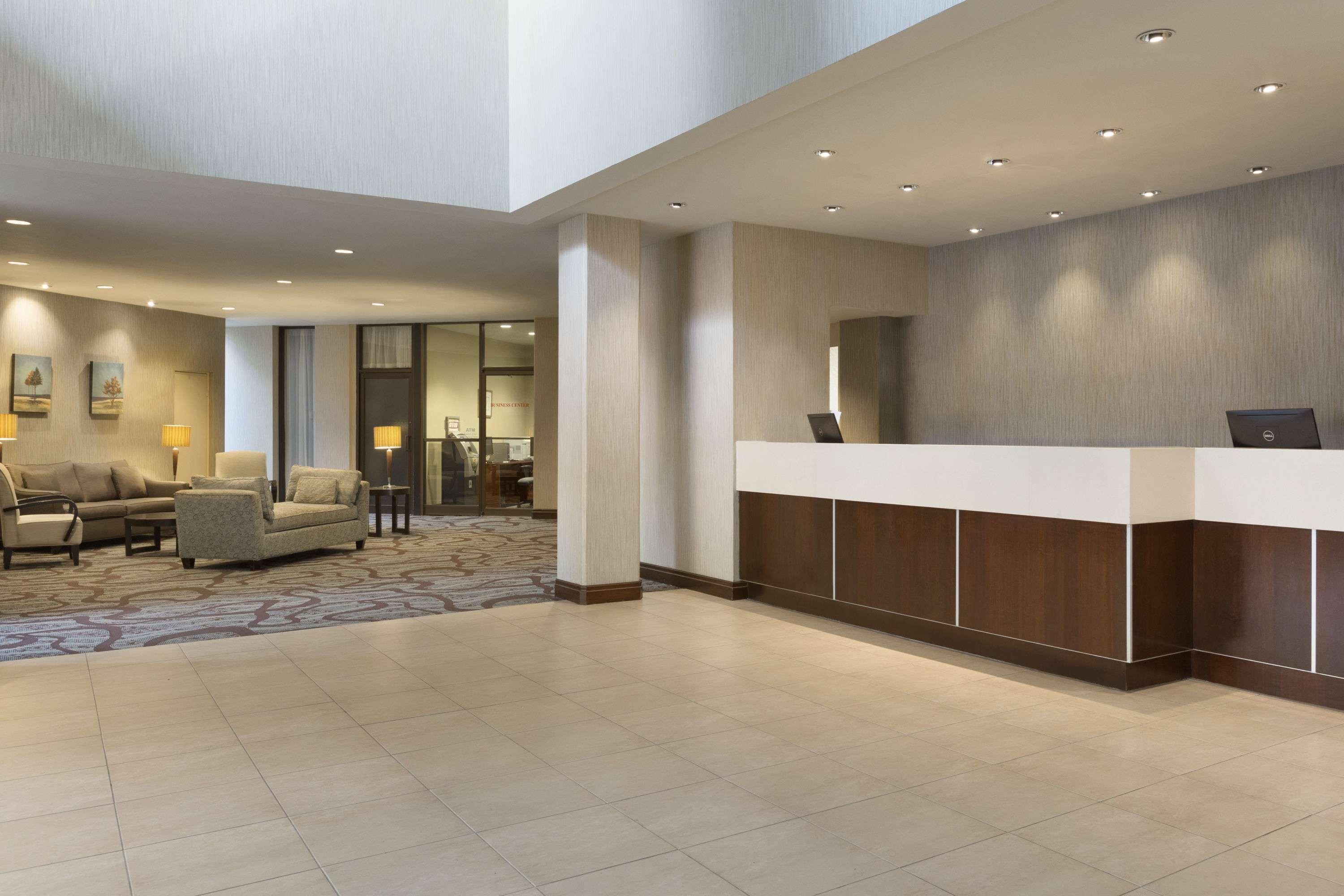 รามาดา ออน เดอะ เบย์ คอนเฟอเรนซ์ รีสอร์ต เบลวีล Hotel เบลวิลล์ ภายนอก รูปภาพ